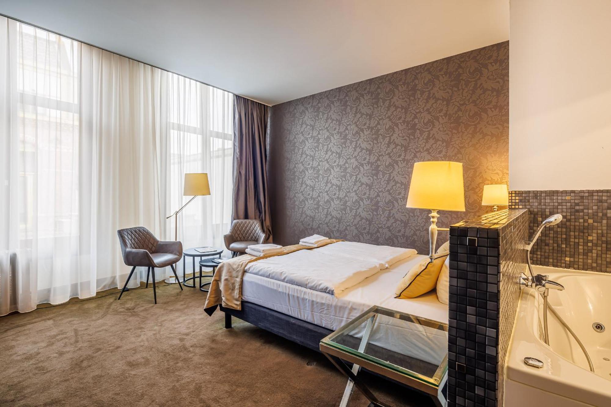 Grand Hotel Alkmaar Bagian luar foto